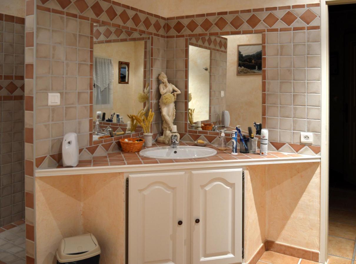 Bed and Breakfast Le Mas Du Chat Cavaillon Exterior foto