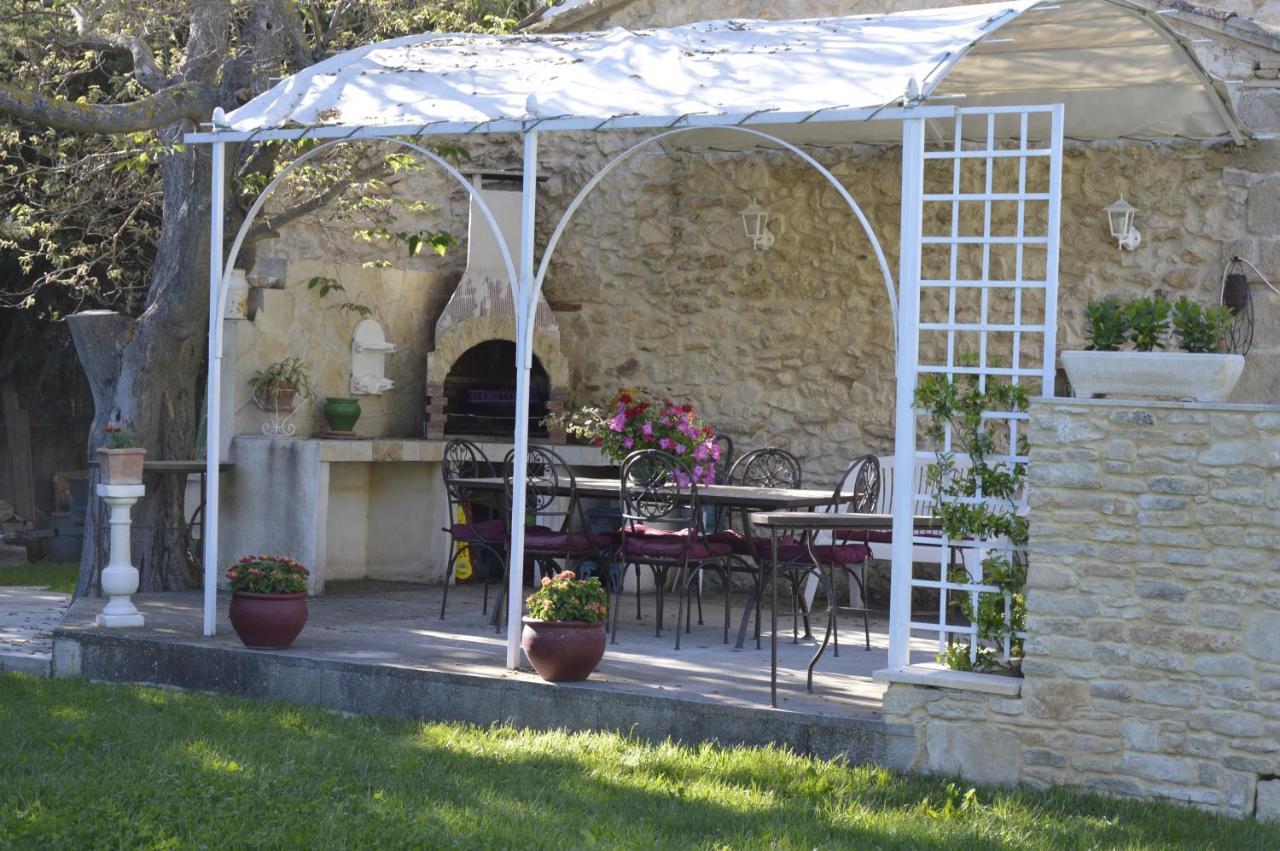 Bed and Breakfast Le Mas Du Chat Cavaillon Exterior foto