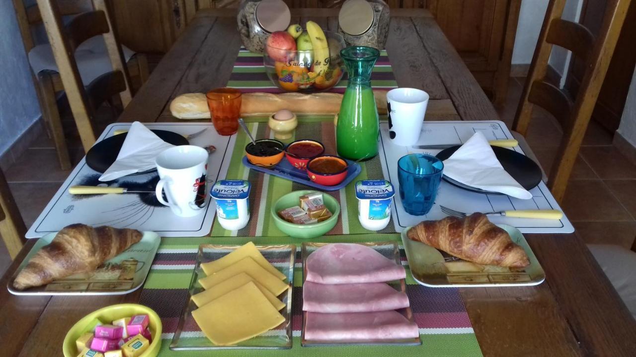Bed and Breakfast Le Mas Du Chat Cavaillon Exterior foto